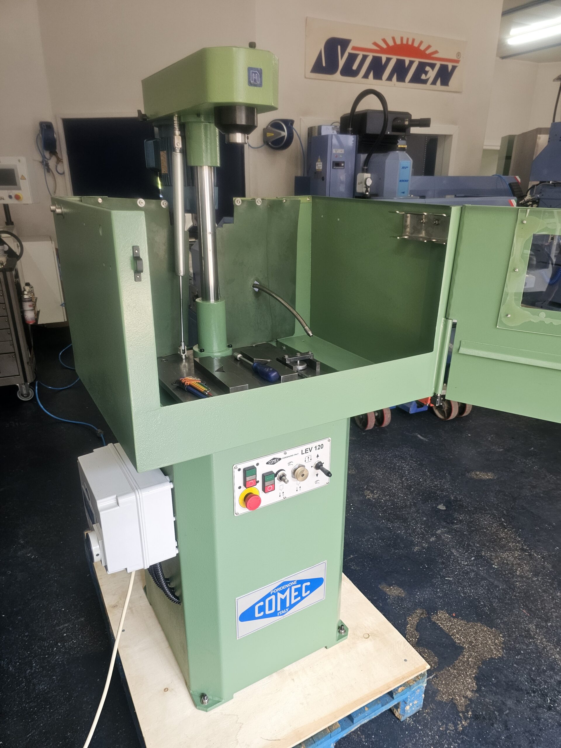 Generalsanierte COMEC LEV120 Honmaschine – Bild 7