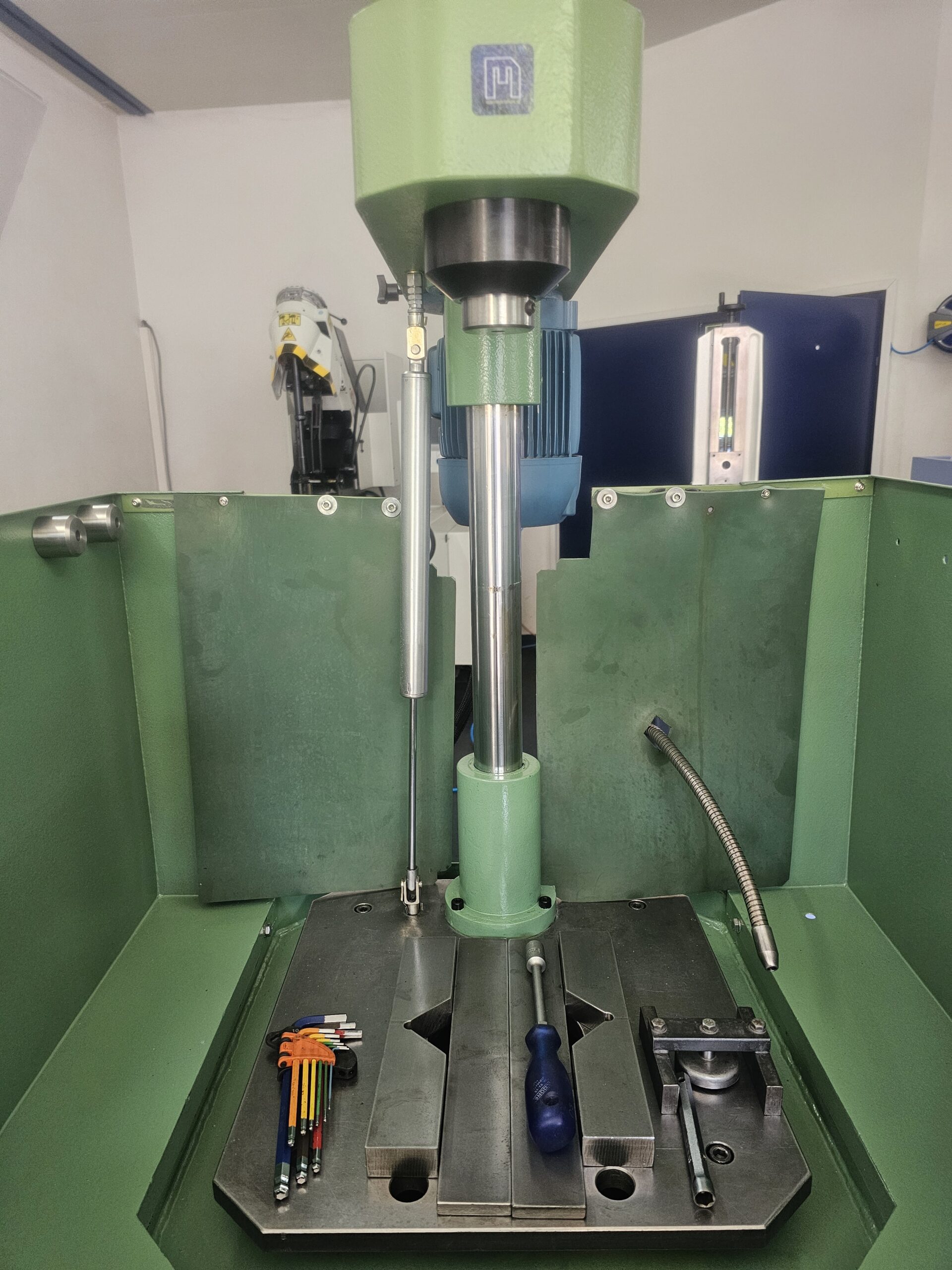 Generalsanierte COMEC LEV120 Honmaschine – Bild 8